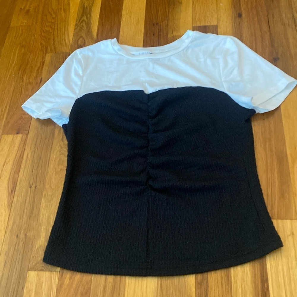 SHEIN Women’s Black and White T-Shirt Size L